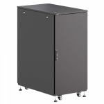 Шкаф напольный разобранный 19   IT-CQE-N 24U 600x600мм, крыша с вырубкой, сплошная металл и сплошная металл, одинарные боковые панели, черный RAL9005